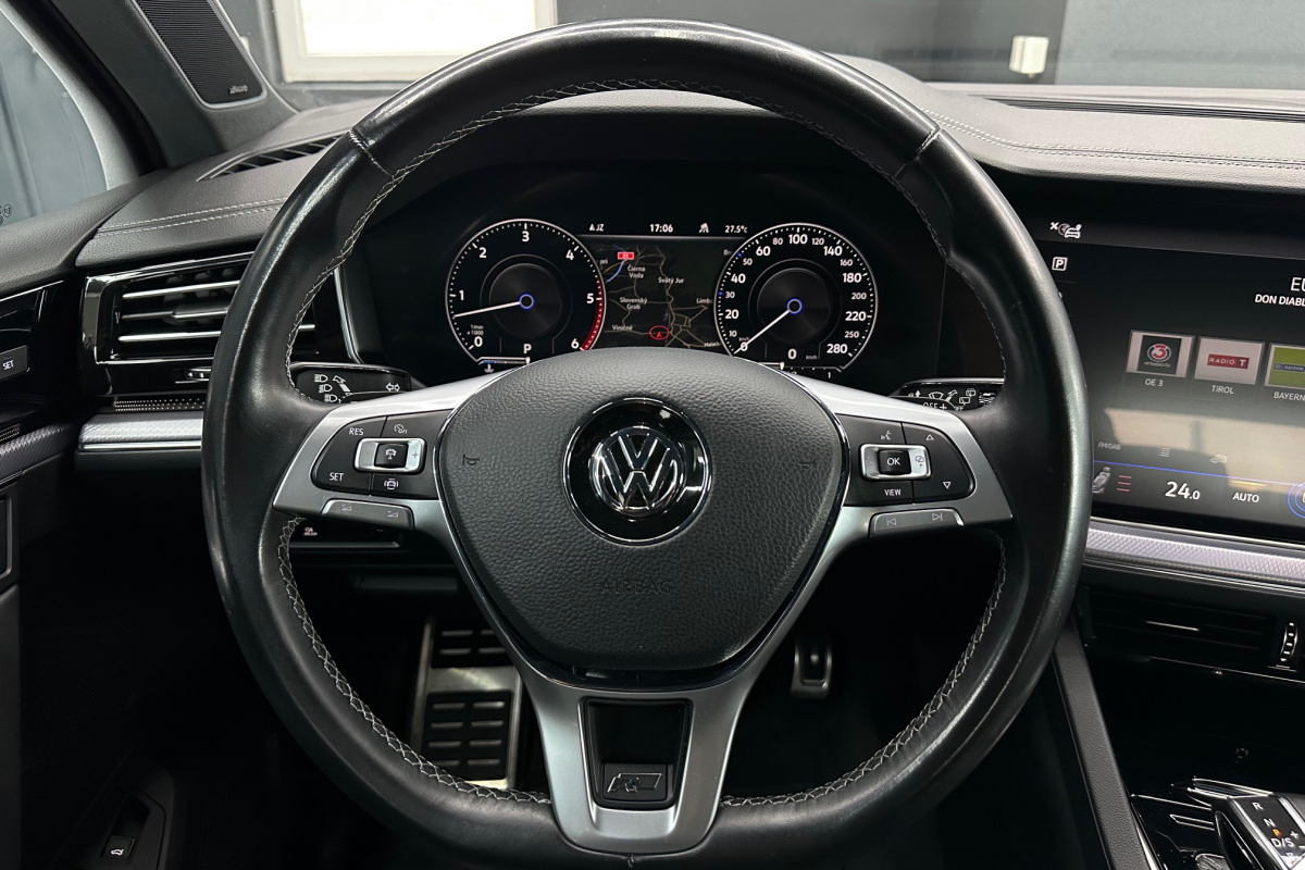 Ponuka vozidiel / Volkswagen Touareg 3.0 V6 TDI SCR 286k R-Line 4Motion Tiptronic - video