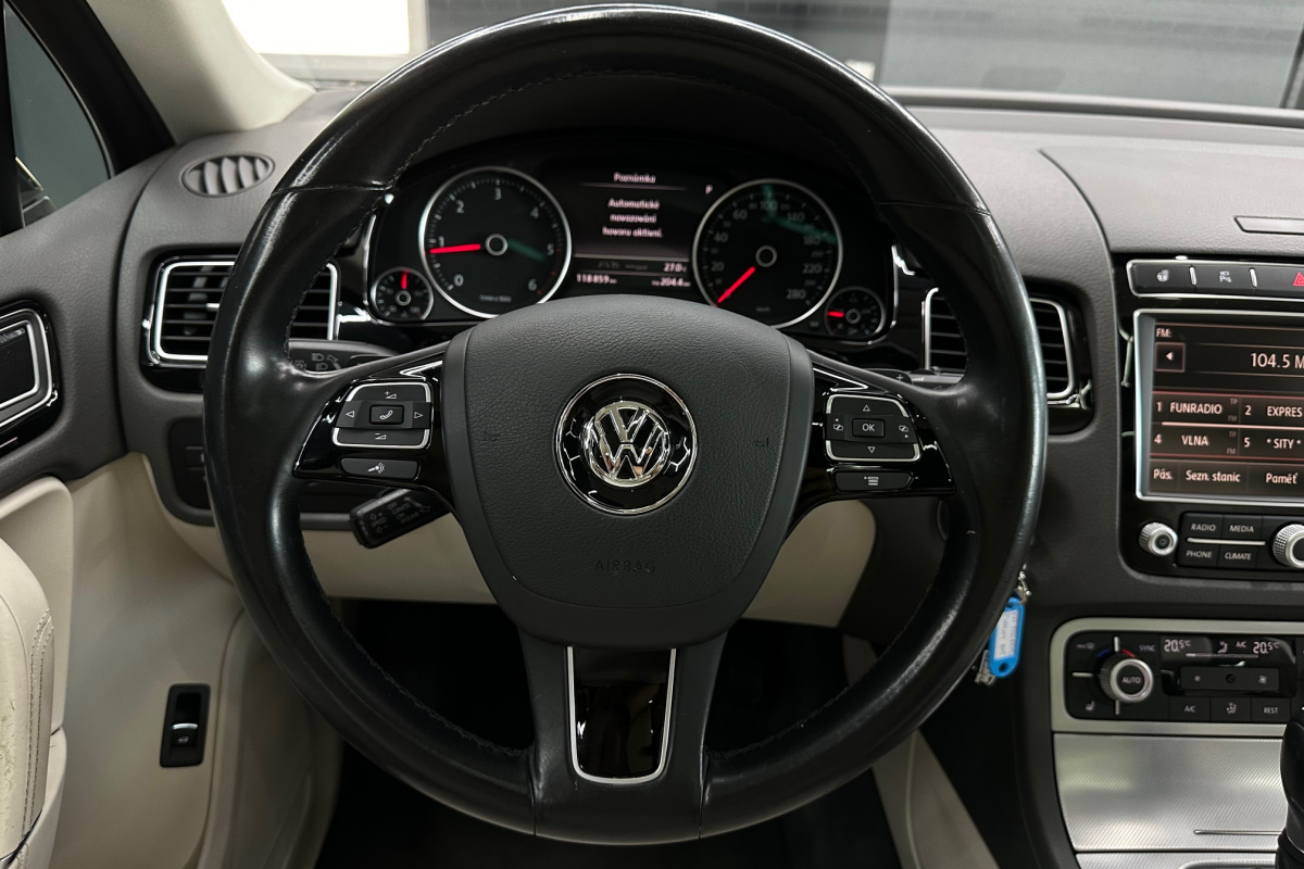 Ponuka vozidiel / Volkswagen Touareg II 3.0 V6 TDI BMT Premium 4MOTION - video