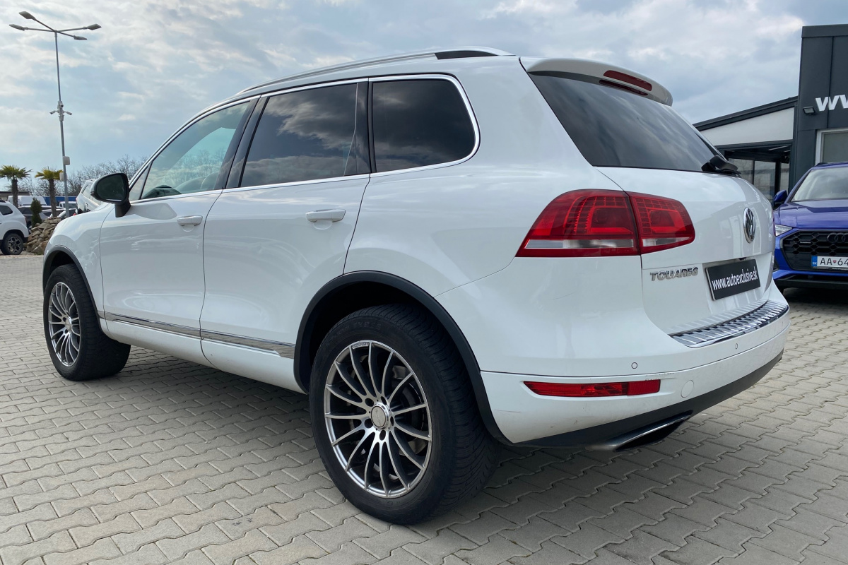 Ponuka vozidiel / Volkswagen Touareg II 3.0 V6 TDI 240k BlueMotion Technology - video