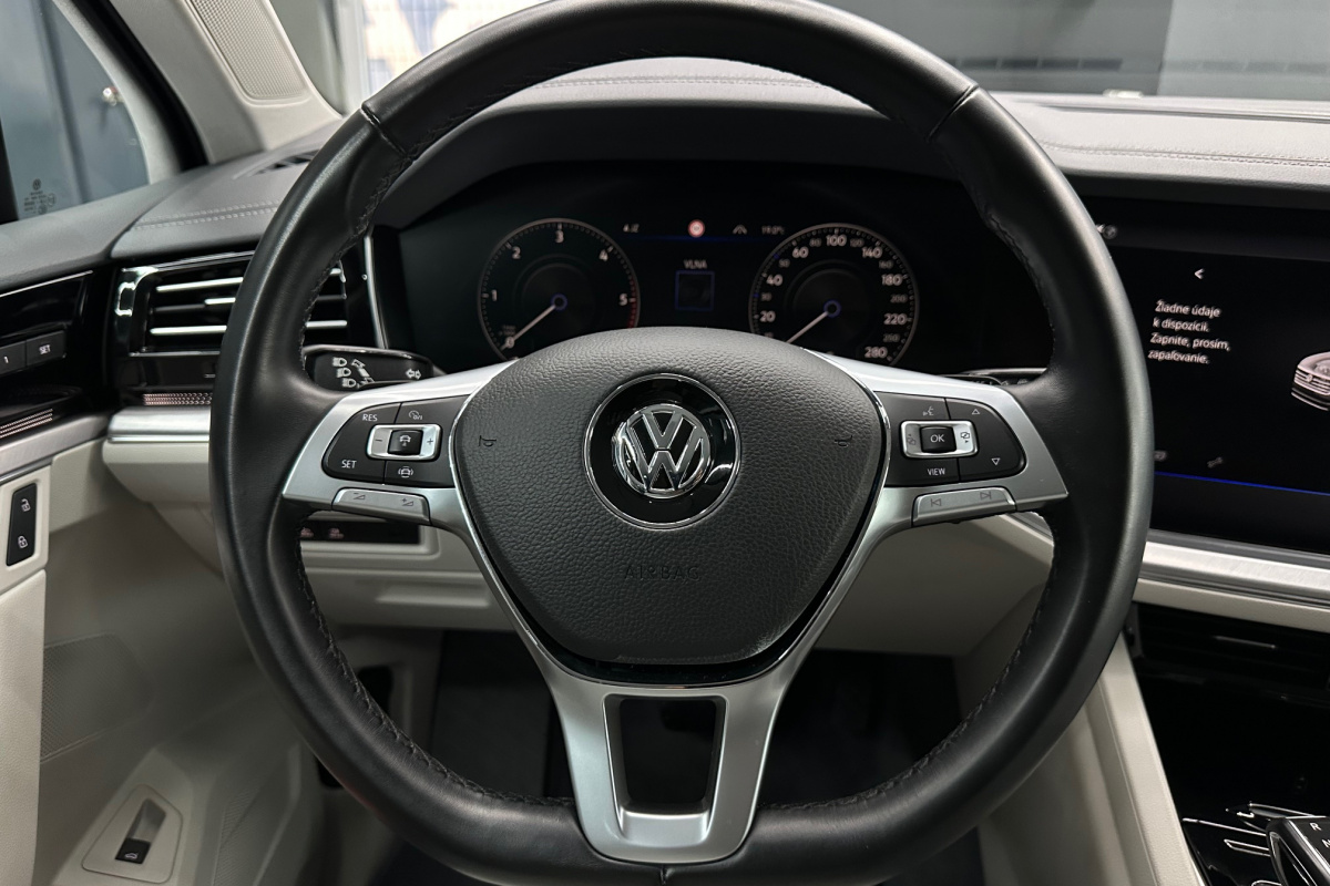 Ponuka vozidiel / Volkswagen Touareg 3.0 V6 TDI SCR Elegance 4Motion Tiptronic - video