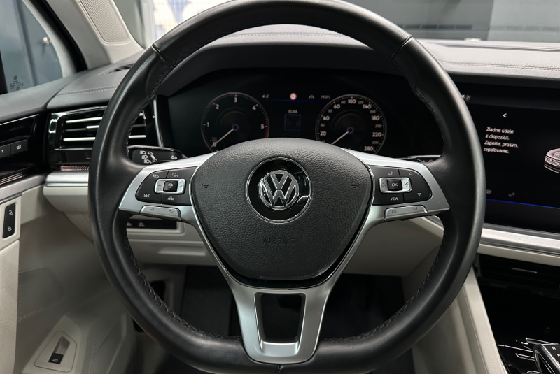  Ponuka vozidiel / Volkswagen Touareg 3.0 V6 TDI SCR Elegance 4Motion Tiptronic - video