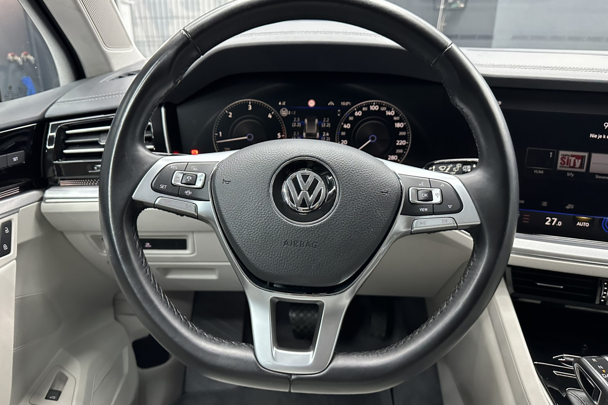 Ponuka vozidiel / Volkswagen Touareg 3.0 V6 TDI SCR 286k Elegance 4Motion Tiptronic - video