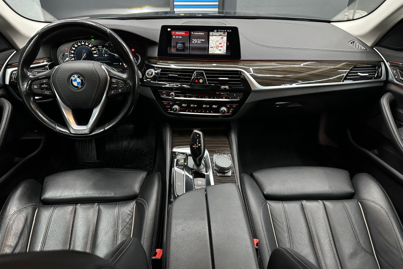 Ponuka vozidiel / BMW Rad 5 520d xDrive A/T - video Ponuka vozidiel / BMW Rad 5 520d xDrive A/T - video