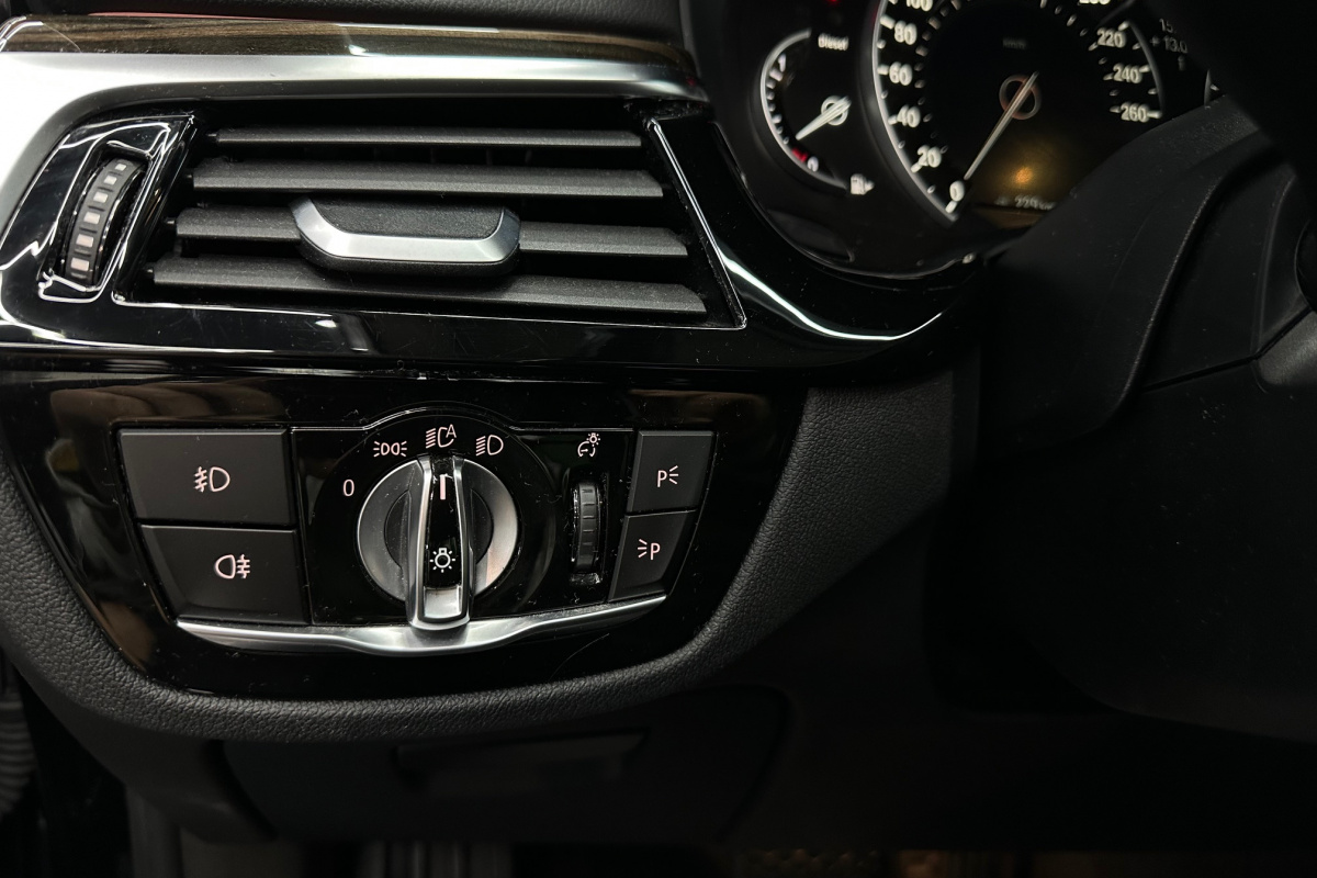Ponuka vozidiel / BMW Rad 5 520d xDrive A/T - video Ponuka vozidiel / BMW Rad 5 520d xDrive A/T - video