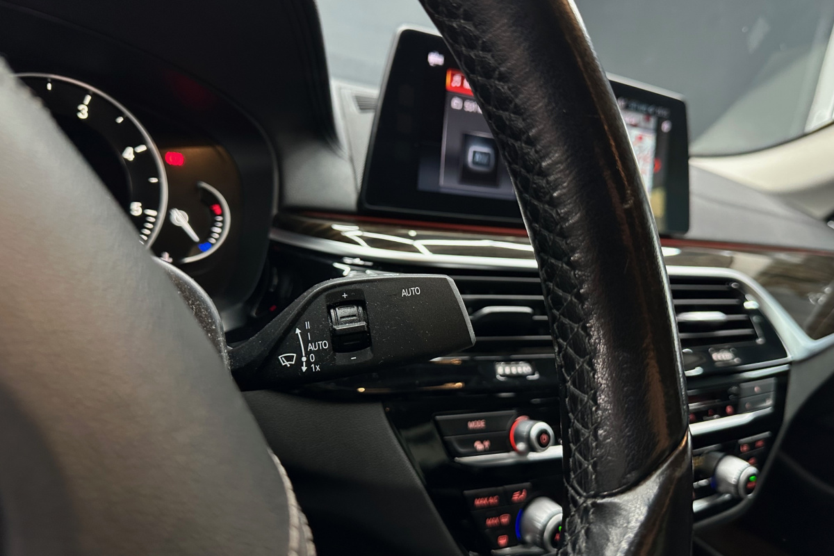 Ponuka vozidiel / BMW Rad 5 520d xDrive A/T - video Ponuka vozidiel / BMW Rad 5 520d xDrive A/T - video