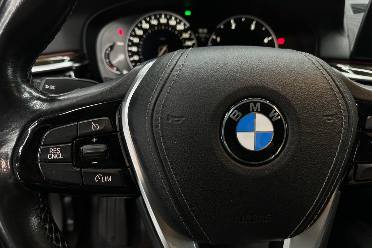Ponuka vozidiel / BMW Rad 5 520d xDrive A/T - video Ponuka vozidiel / BMW Rad 5 520d xDrive A/T - video