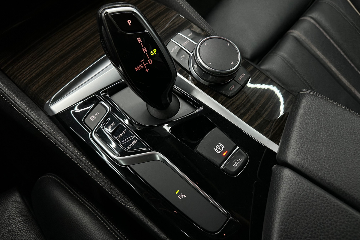 Ponuka vozidiel / BMW Rad 5 520d xDrive A/T - video Ponuka vozidiel / BMW Rad 5 520d xDrive A/T - video