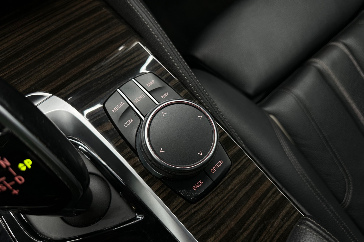 Ponuka vozidiel / BMW Rad 5 520d xDrive A/T - video Ponuka vozidiel / BMW Rad 5 520d xDrive A/T - video