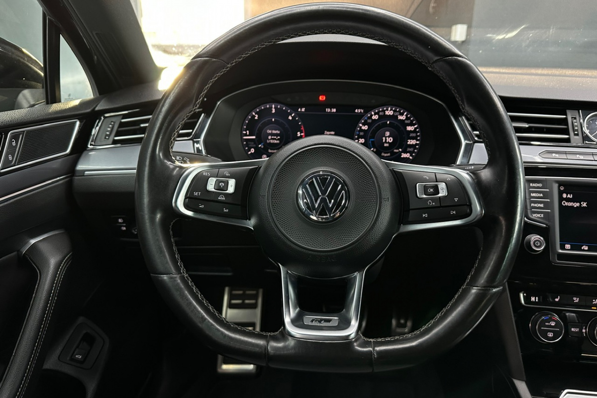 Ponuka vozidiel / Volkswagen Passat 2.0 TDI BMT R-Line Highline DSG - video