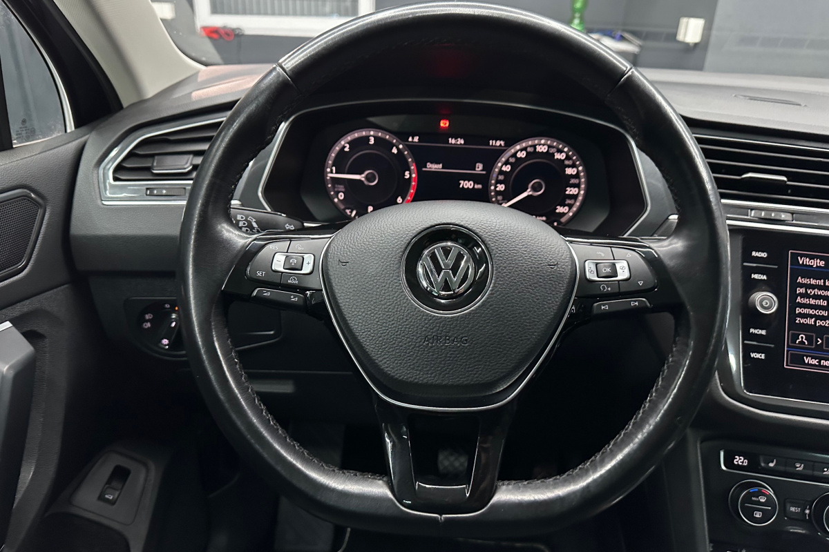 Ponuka vozidiel / Volkswagen Tiguan 2.0 TDI SCR BMT 4MOTION Highline DSG - video