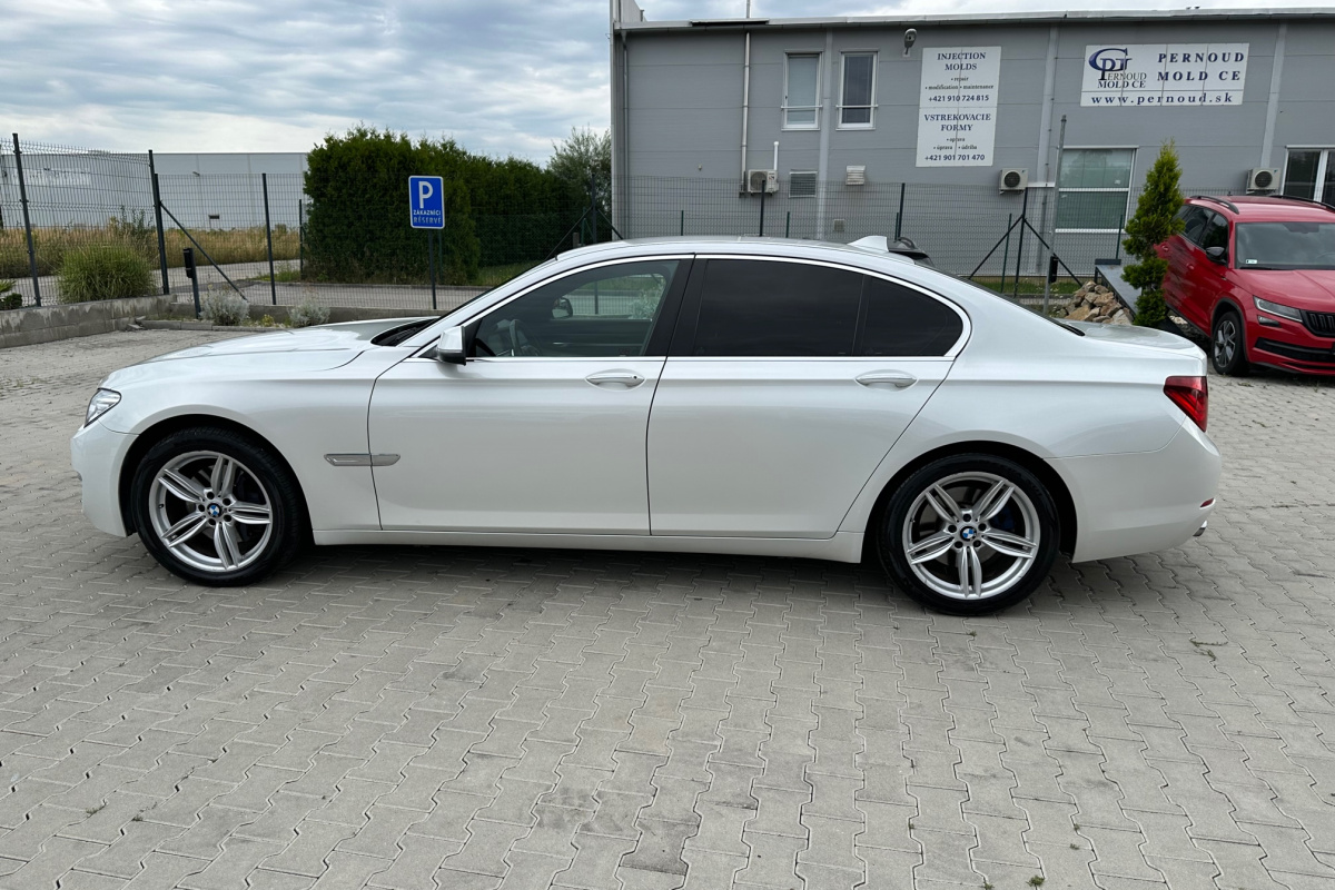 Ponuka vozidiel / BMW Rad 7 730d xDrive - video