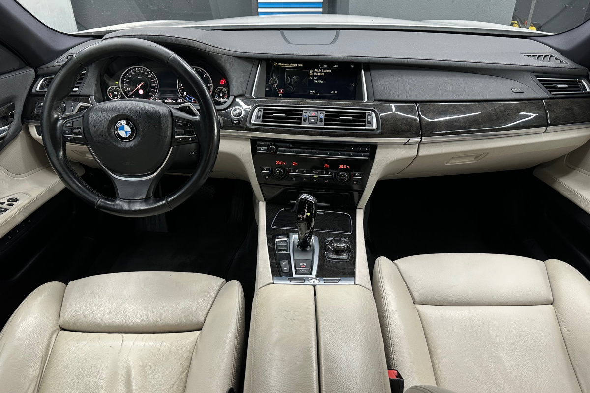 Ponuka vozidiel / BMW Rad 7 730d xDrive - video