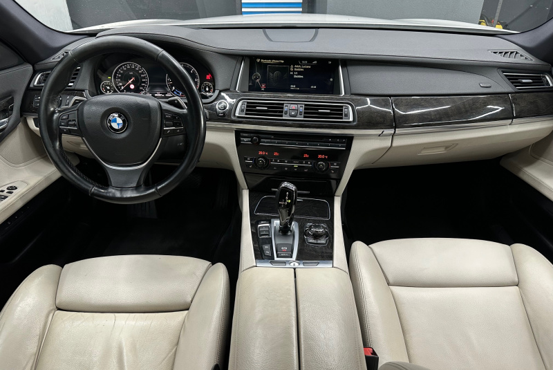  Ponuka vozidiel / BMW Rad 7 730d xDrive - video